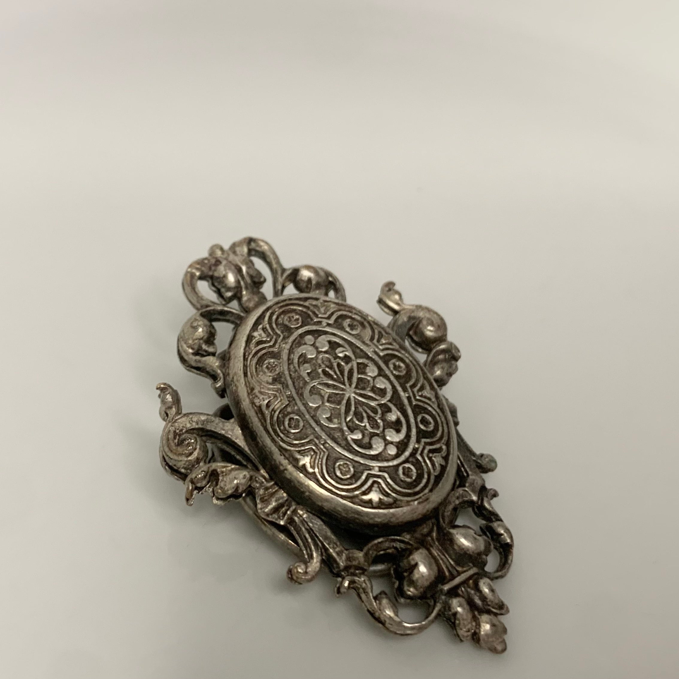 Broche Arabesque Ancienne