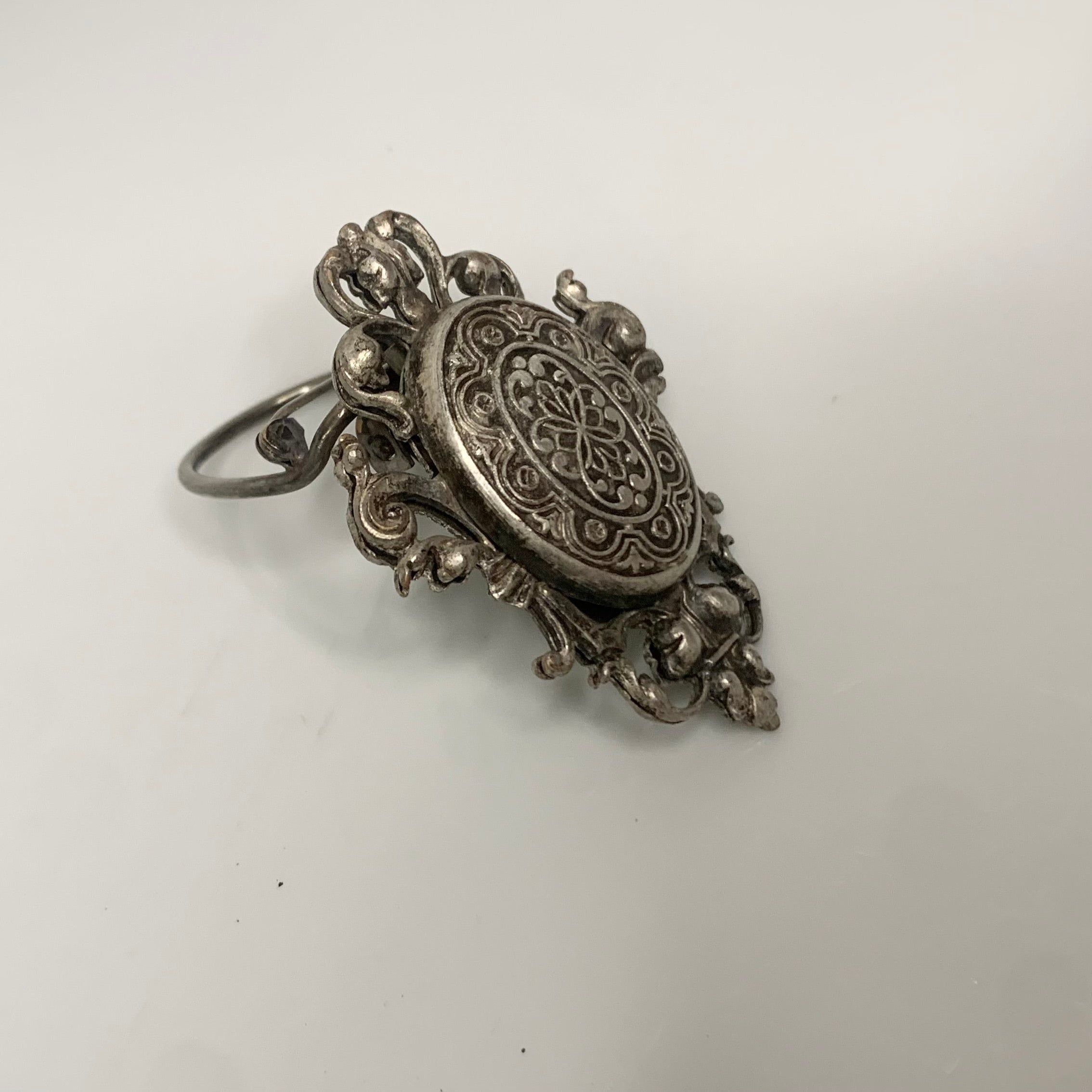 Broche Arabesque Ancienne